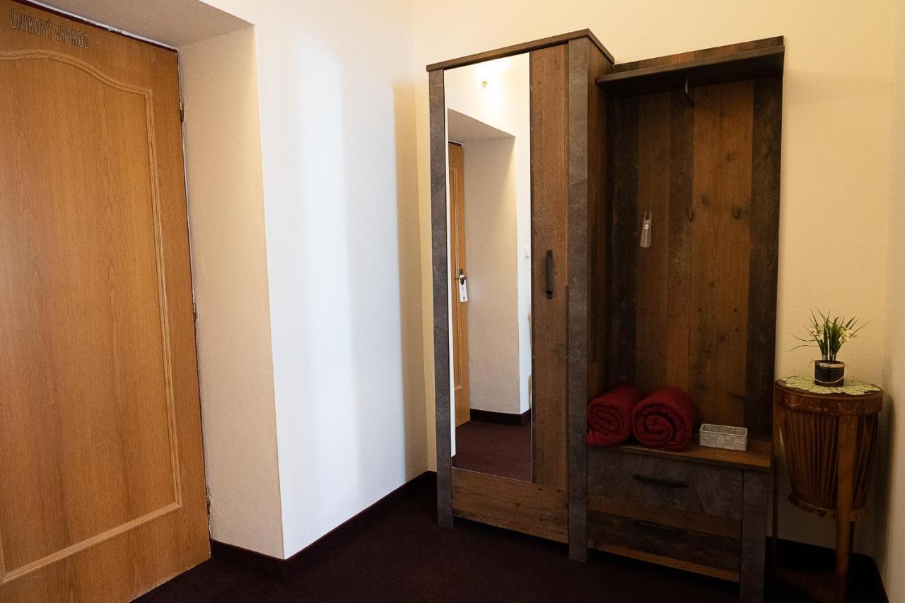 Penzion Deloris Trenčín エクステリア 写真
