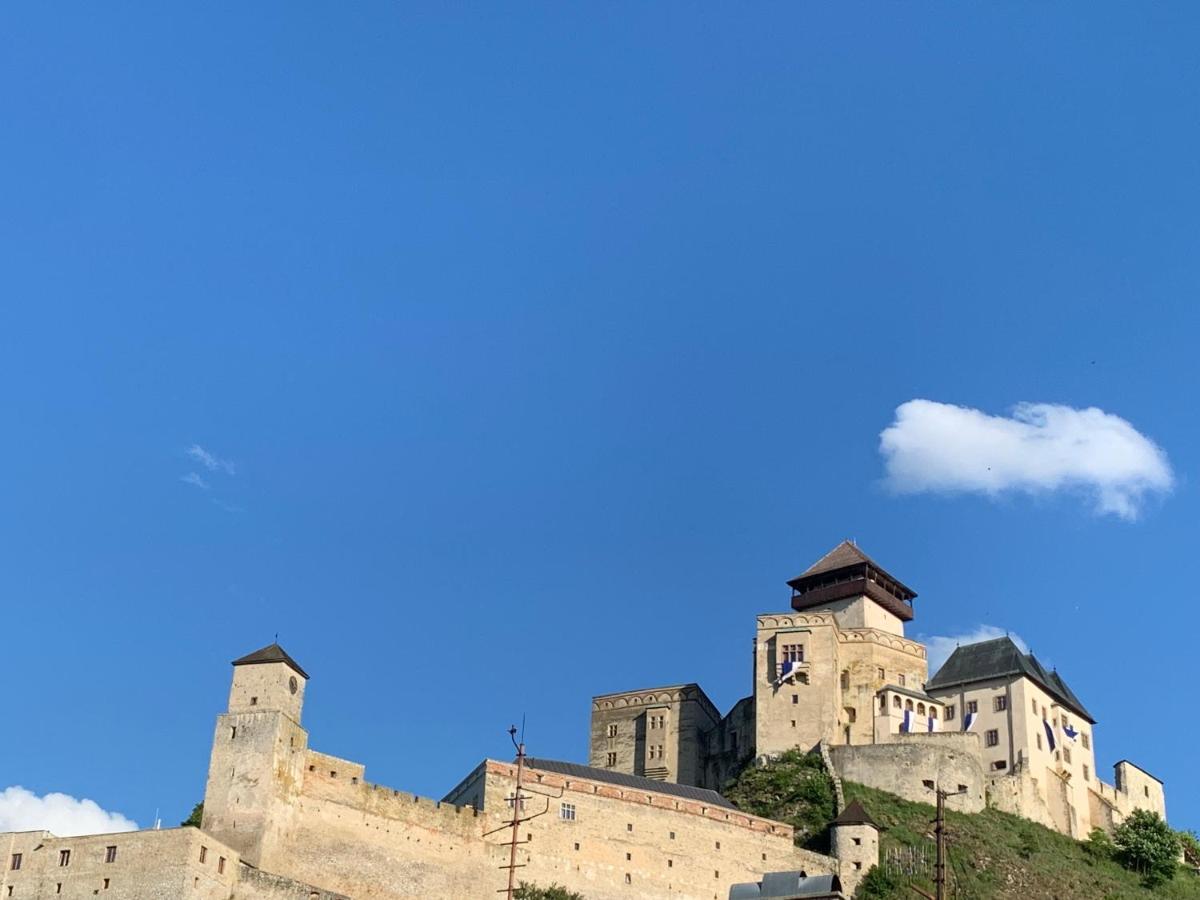 Penzion Deloris Trenčín エクステリア 写真