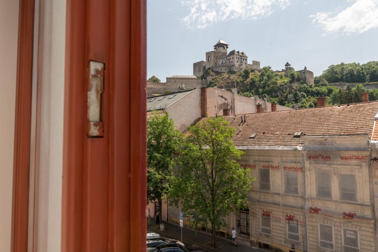 Penzion Deloris Trenčín エクステリア 写真